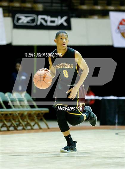 Thumbnail 2 in Kecoughtan vs Booker T. Washington (Iverson Holiday Crossover Showcase) photogallery.