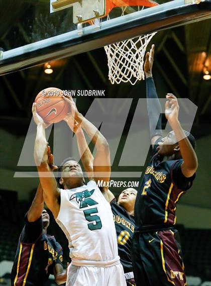Thumbnail 2 in Kecoughtan vs Booker T. Washington (Iverson Holiday Crossover Showcase) photogallery.