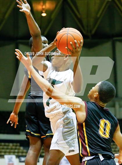 Thumbnail 2 in Kecoughtan vs Booker T. Washington (Iverson Holiday Crossover Showcase) photogallery.