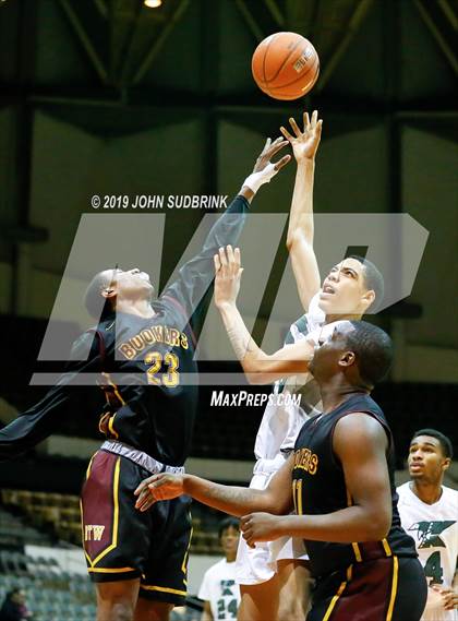 Thumbnail 3 in Kecoughtan vs Booker T. Washington (Iverson Holiday Crossover Showcase) photogallery.