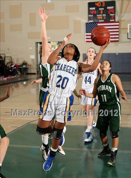 Thumbnail 2 in El Toro vs. Poway (So Cal Holiday Prep Classic) photogallery.