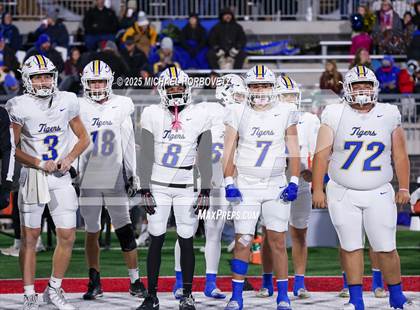 Thumbnail 2 in Leonard @ Gunter (UIL 3A D2 Regional Final) photogallery.