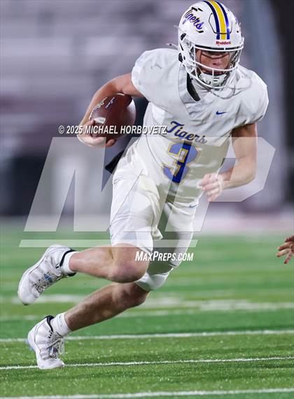 Thumbnail 1 in Leonard @ Gunter (UIL 3A D2 Regional Final) photogallery.