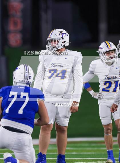 Thumbnail 2 in Leonard @ Gunter (UIL 3A D2 Regional Final) photogallery.