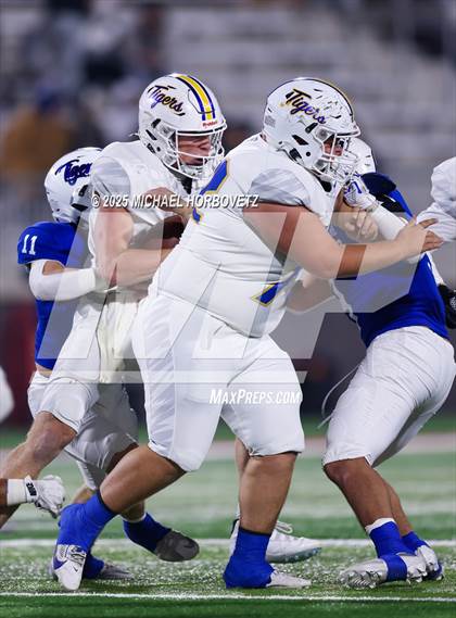 Thumbnail 3 in Leonard @ Gunter (UIL 3A D2 Regional Final) photogallery.