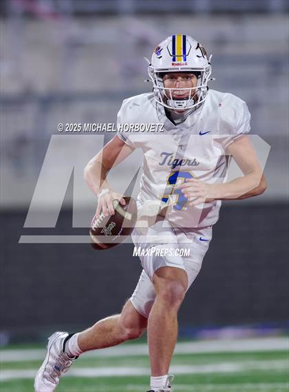 Thumbnail 2 in Leonard @ Gunter (UIL 3A D2 Regional Final) photogallery.