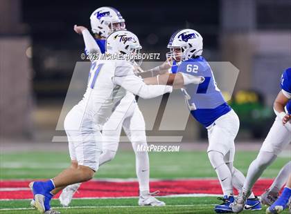 Thumbnail 3 in Leonard @ Gunter (UIL 3A D2 Regional Final) photogallery.