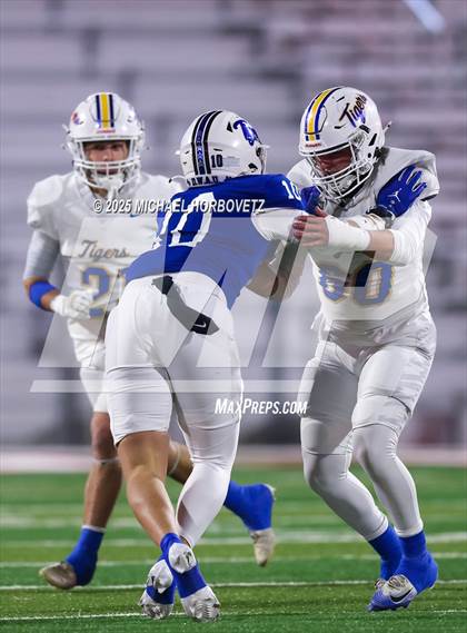 Thumbnail 2 in Leonard @ Gunter (UIL 3A D2 Regional Final) photogallery.