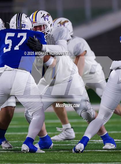 Thumbnail 2 in Leonard @ Gunter (UIL 3A D2 Regional Final) photogallery.