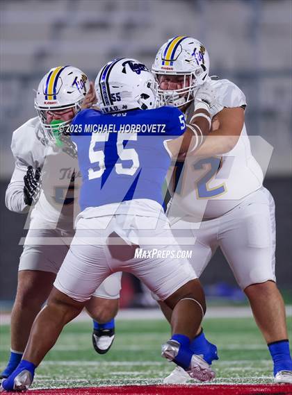 Thumbnail 2 in Leonard @ Gunter (UIL 3A D2 Regional Final) photogallery.