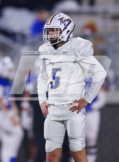 Thumbnail 3 in Leonard @ Gunter (UIL 3A D2 Regional Final) photogallery.