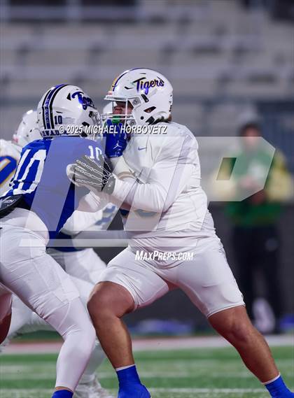 Thumbnail 3 in Leonard @ Gunter (UIL 3A D2 Regional Final) photogallery.