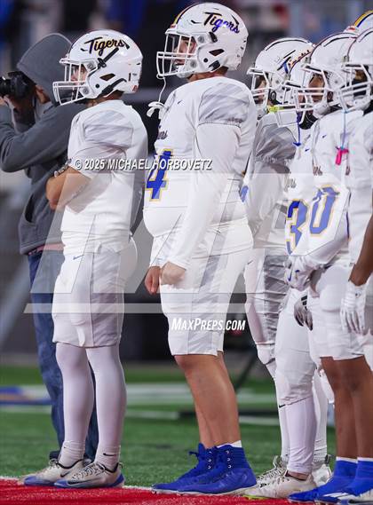 Thumbnail 1 in Leonard @ Gunter (UIL 3A D2 Regional Final) photogallery.