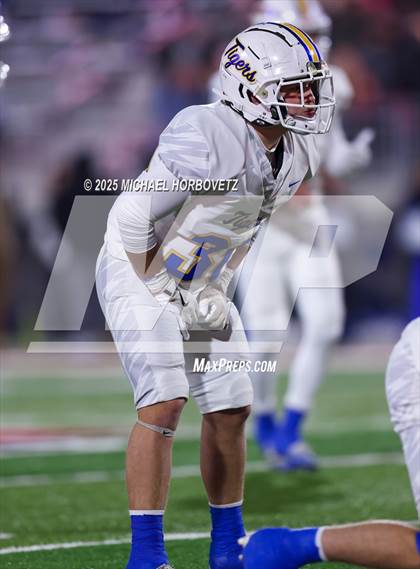 Thumbnail 3 in Leonard @ Gunter (UIL 3A D2 Regional Final) photogallery.