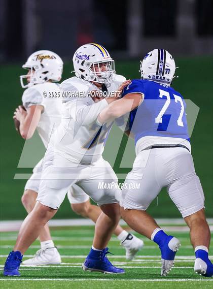 Thumbnail 3 in Leonard @ Gunter (UIL 3A D2 Regional Final) photogallery.