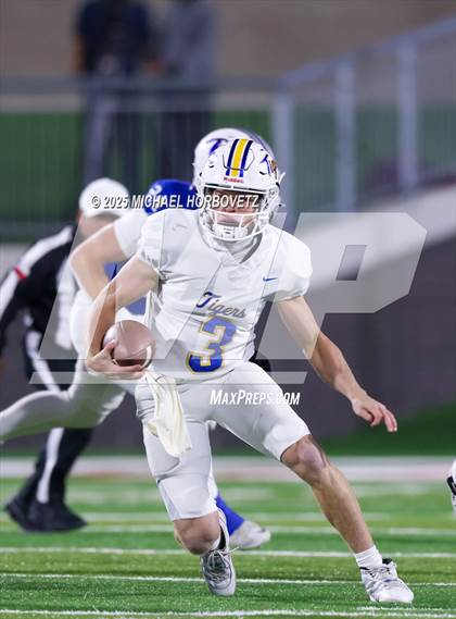 Thumbnail 3 in Leonard @ Gunter (UIL 3A D2 Regional Final) photogallery.