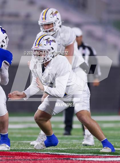 Thumbnail 1 in Leonard @ Gunter (UIL 3A D2 Regional Final) photogallery.