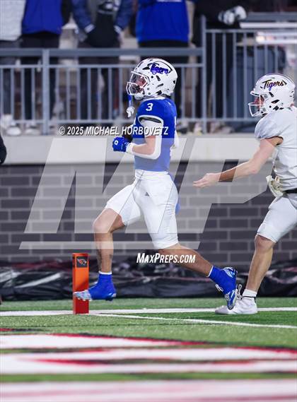 Thumbnail 1 in Leonard @ Gunter (UIL 3A D2 Regional Final) photogallery.
