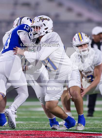 Thumbnail 2 in Leonard @ Gunter (UIL 3A D2 Regional Final) photogallery.