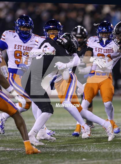 Thumbnail 1 in East St. Louis vs Fenwick (IHSA 6A Finals) photogallery.