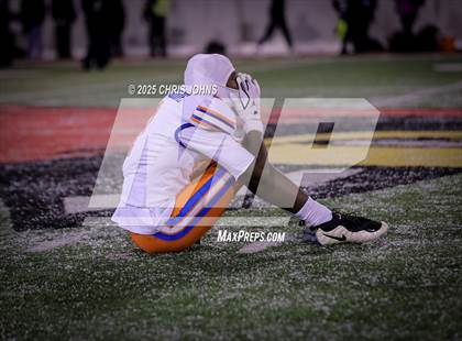 Thumbnail 2 in East St. Louis vs Fenwick (IHSA 6A Finals) photogallery.