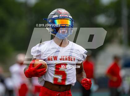 Thumbnail 3 in Phil Simms North vs South All Star Classic photogallery.