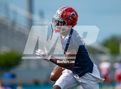 Thumbnail 1 in Phil Simms North vs South All Star Classic photogallery.