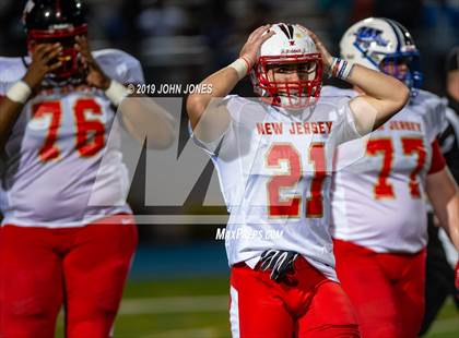 Thumbnail 2 in Phil Simms North vs South All Star Classic photogallery.