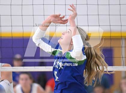 Thumbnail 3 in Xavier College Prep vs. Los Alamitos (Durango Fall Classic) photogallery.
