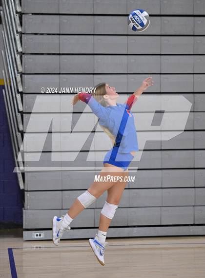 Thumbnail 3 in Xavier College Prep vs. Los Alamitos (Durango Fall Classic) photogallery.
