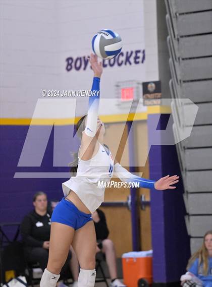 Thumbnail 3 in Xavier College Prep vs. Los Alamitos (Durango Fall Classic) photogallery.