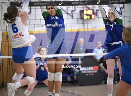 Thumbnail 3 in Xavier College Prep vs. Los Alamitos (Durango Fall Classic) photogallery.