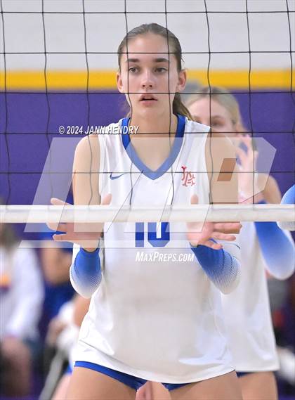 Thumbnail 2 in Xavier College Prep vs. Los Alamitos (Durango Fall Classic) photogallery.