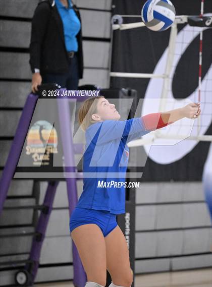 Thumbnail 2 in Xavier College Prep vs. Los Alamitos (Durango Fall Classic) photogallery.