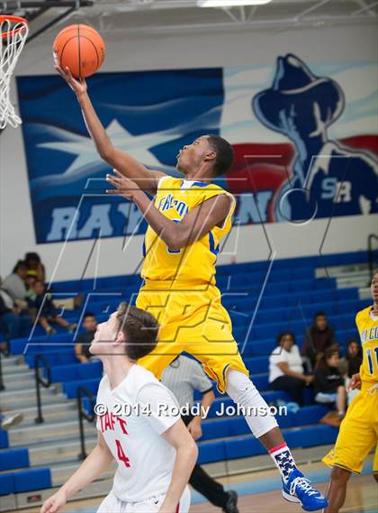 Thumbnail 3 in Channelview vs. Taft (McDonald's Texas Invitational) photogallery.
