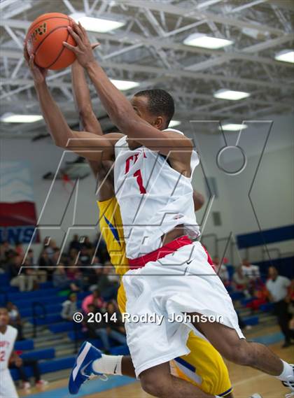 Thumbnail 2 in Channelview vs. Taft (McDonald's Texas Invitational) photogallery.