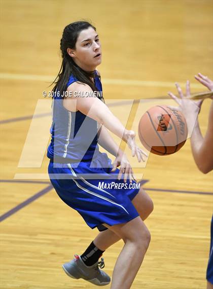 Thumbnail 3 in New Braunfels vs Del Rio (Boerne ISD Tournament) photogallery.