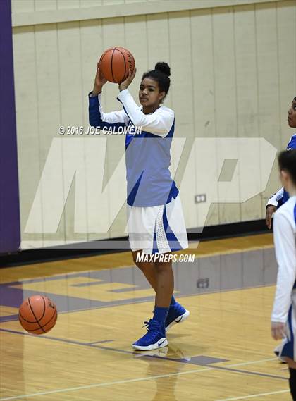 Thumbnail 2 in New Braunfels vs Del Rio (Boerne ISD Tournament) photogallery.