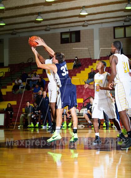 Thumbnail 2 in College Park vs. Fort Bend Marshall (McDonald's Texas Invitational) photogallery.