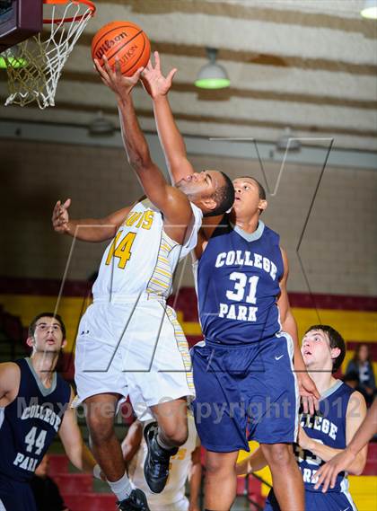 Thumbnail 2 in College Park vs. Fort Bend Marshall (McDonald's Texas Invitational) photogallery.