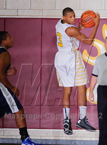 Thumbnail 2 in College Park vs. Fort Bend Marshall (McDonald's Texas Invitational) photogallery.