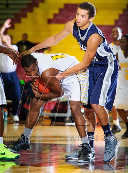 Thumbnail 3 in College Park vs. Fort Bend Marshall (McDonald's Texas Invitational) photogallery.