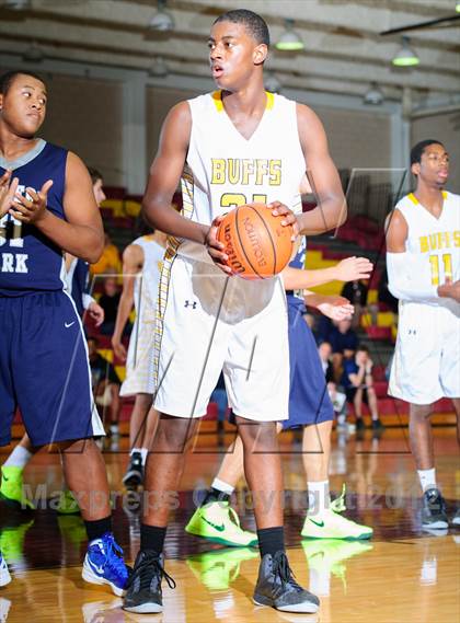 Thumbnail 3 in College Park vs. Fort Bend Marshall (McDonald's Texas Invitational) photogallery.