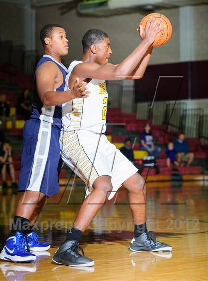 Thumbnail 3 in College Park vs. Fort Bend Marshall (McDonald's Texas Invitational) photogallery.