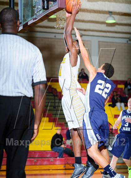 Thumbnail 2 in College Park vs. Fort Bend Marshall (McDonald's Texas Invitational) photogallery.