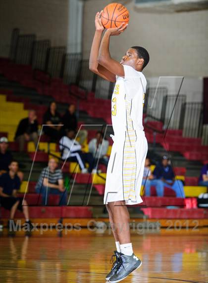 Thumbnail 3 in College Park vs. Fort Bend Marshall (McDonald's Texas Invitational) photogallery.