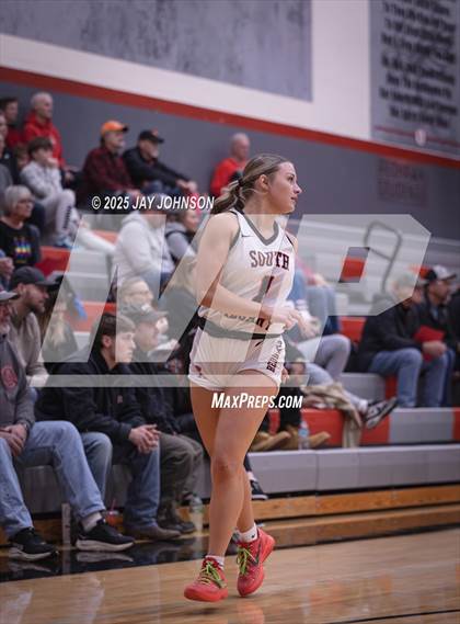 Thumbnail 1 in Crater @ South Albany photogallery.