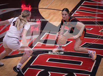 Thumbnail 1 in Crater @ South Albany photogallery.