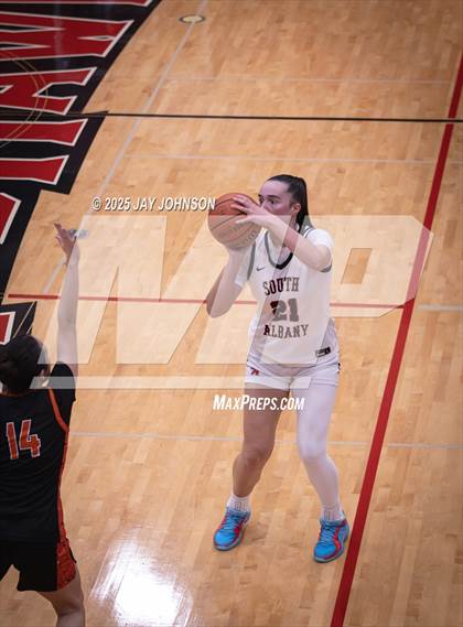 Thumbnail 3 in Crater @ South Albany photogallery.