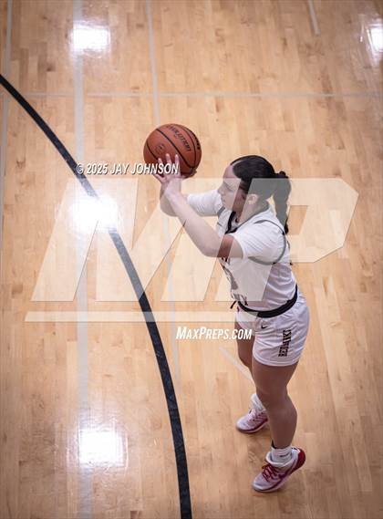 Thumbnail 2 in Crater @ South Albany photogallery.